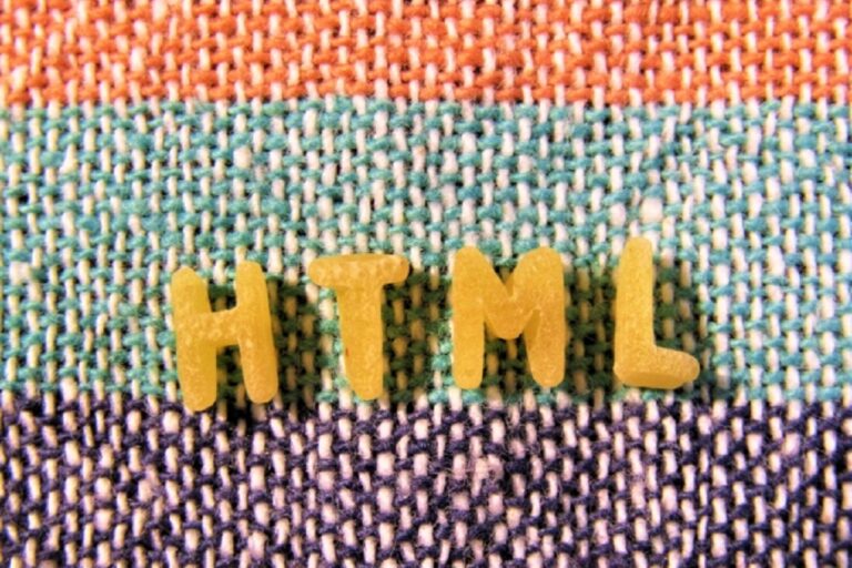 「HTML」ってなに？初心者向けに解説！