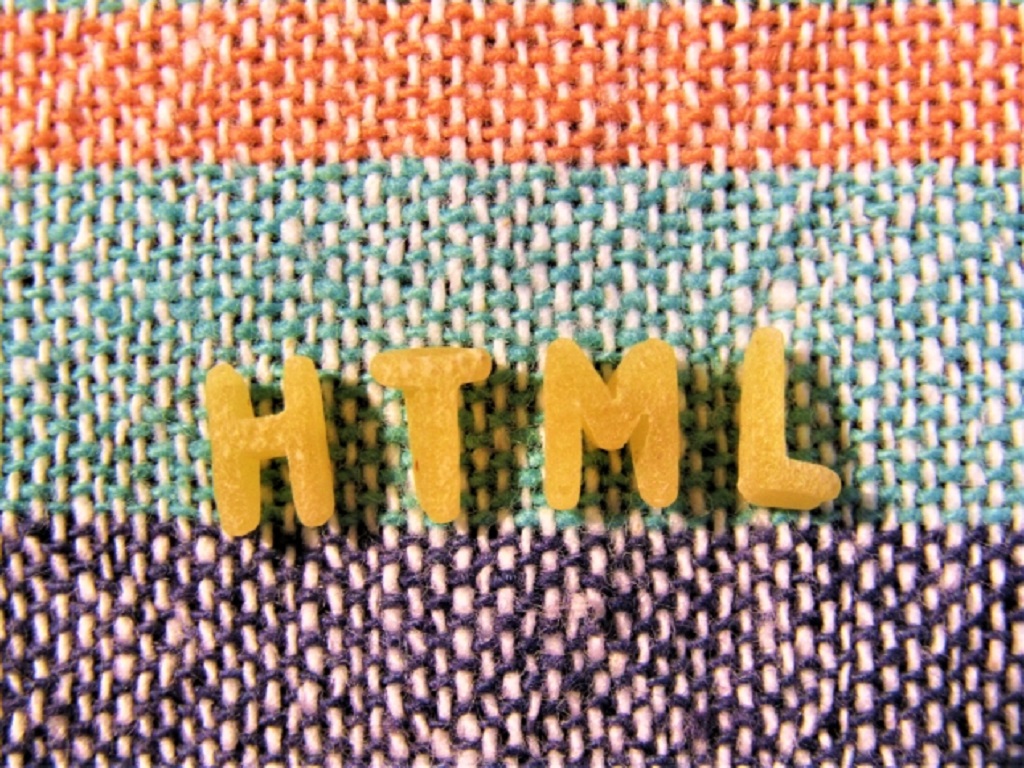 「HTML」ってなに？初心者向けに解説！